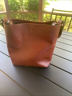 Leather Bucket Shoulder Bag in Brown
